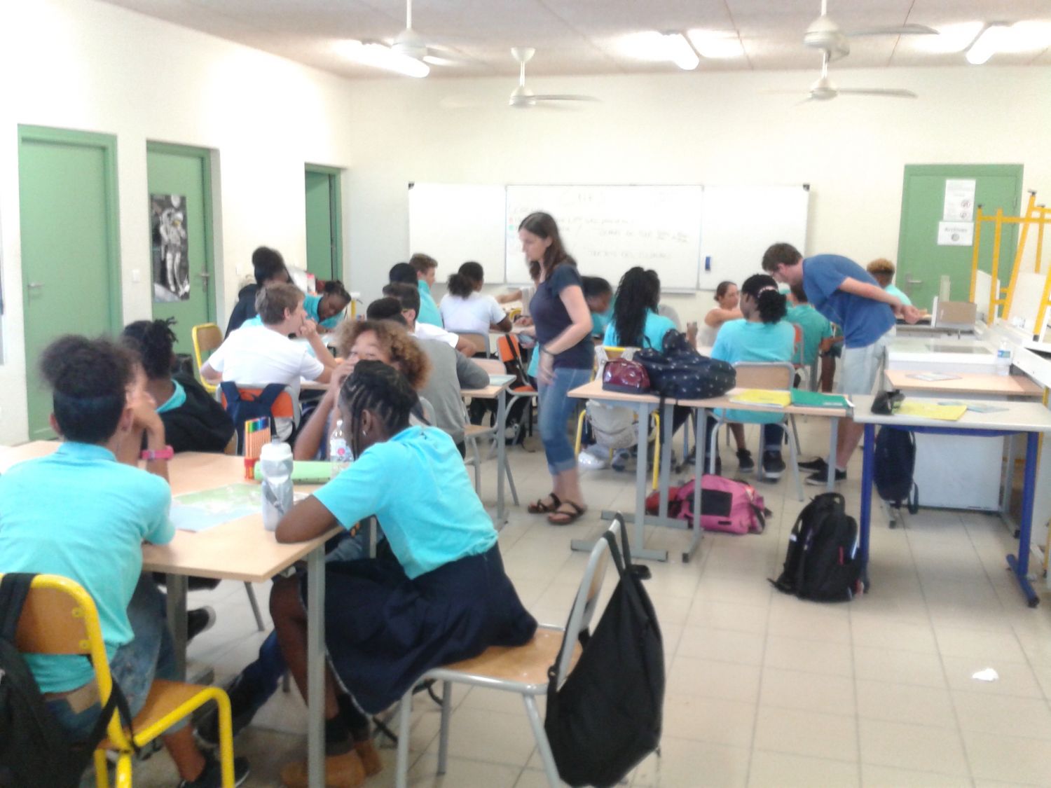 Une équipe du CNRS au collège