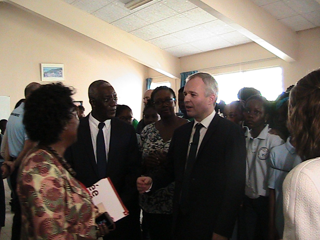 Le président de l’Assemblée nationale visite le collège Mont-des-Accords