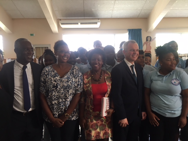 Le président de l’Assemblée nationale visite le collège Mont-des-Accords