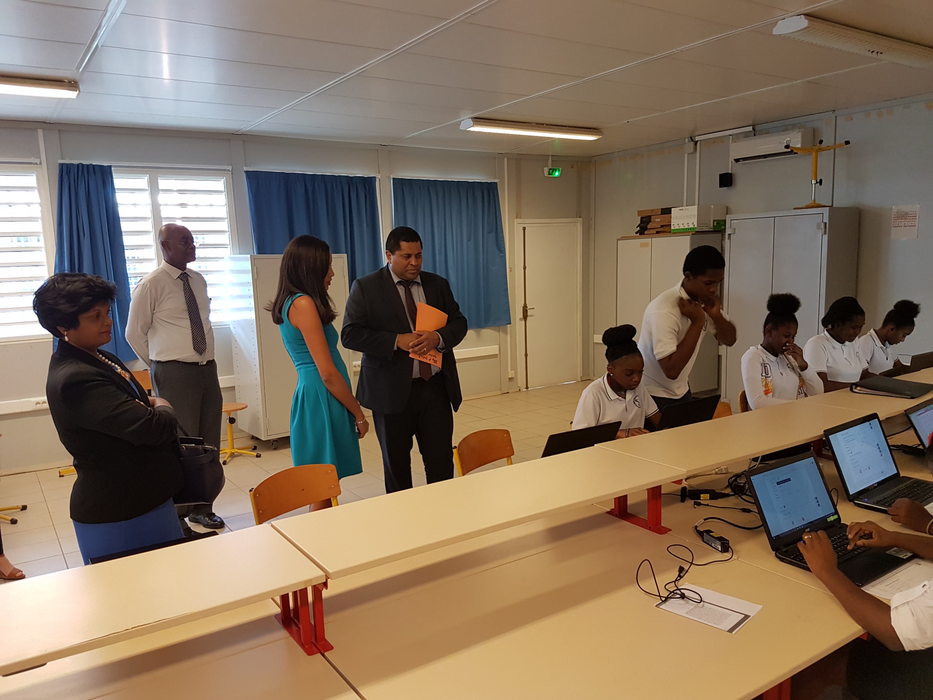 Visite de M. le Recteur au collège de Quartier d'Orléans le 20 décembre 2016 Visite de M. le Recteur au collège de Quartier d'Orléans le 20 décembre 2016